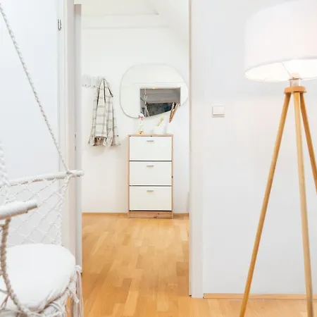 Comfy Downtown Loft - Self Check-in - Centre Of Апартаменти