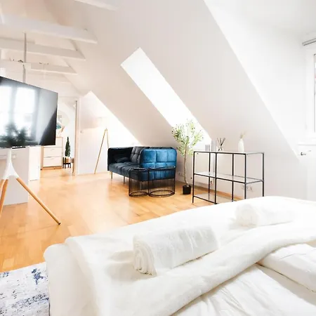 Comfy Downtown Loft - Self Check-in - Centre Of *